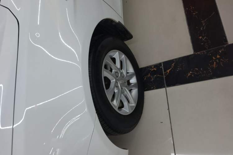 Used Geely Auto Emgrand 2017 Sedan Million Edition 1.5L CVT Luxury Model Left Front Wheel Hub