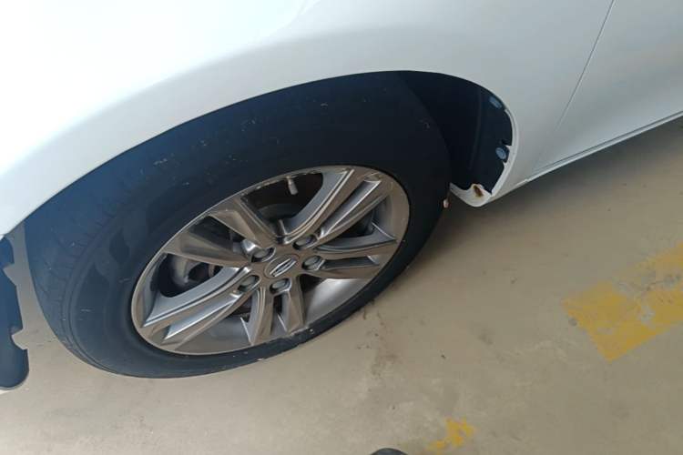 Used Geely Auto Emgrand 2017 Sedan Million Edition 1.5L Manual - Upward Version Left Front Wheel Hub