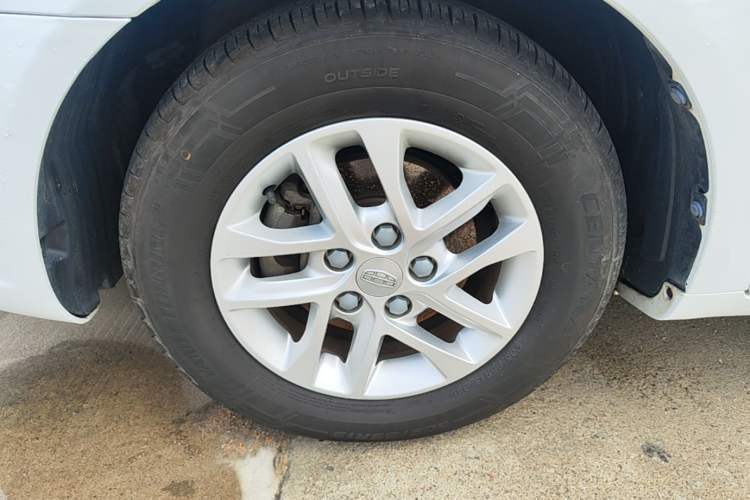 Used Geely Auto Emgrand 2017 Sedan Million Edition 1.5L CVT Luxury Model Left Front Wheel Hub