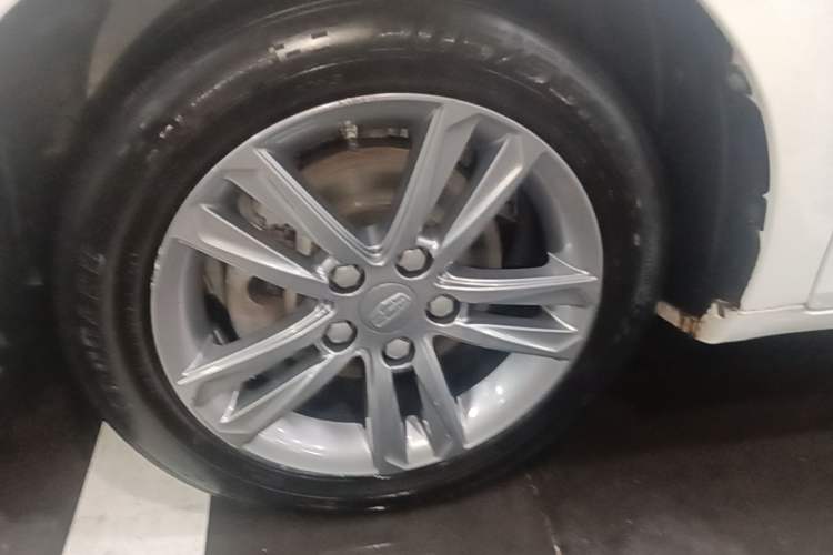 Used Geely Auto Emgrand 2017 Sedan Million Edition 1.5L CVT Upward Version Left Front Wheel Hub