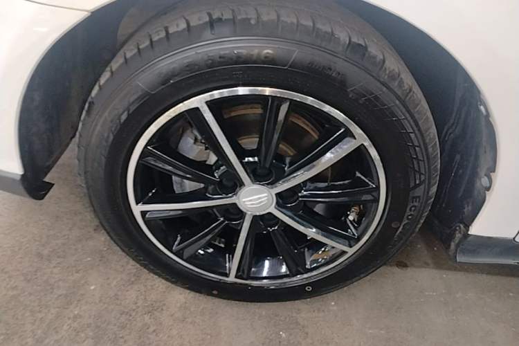 Used Geely Auto Emgrand 2017 Hatchback RS Million Edition 1.5L CVT Upward Version Left Front Wheel Hub
