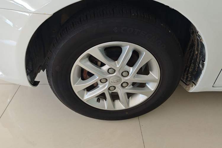 Used Geely Auto Emgrand 2017 Sedan Million Edition 1.5L Manual Luxury Model Left Front Wheel Hub