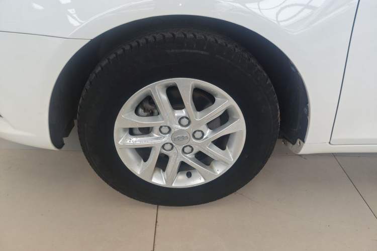Used Geely Auto Emgrand 2017 Sedan Million Edition 1.5L Manual Luxury Model Left Front Wheel Hub