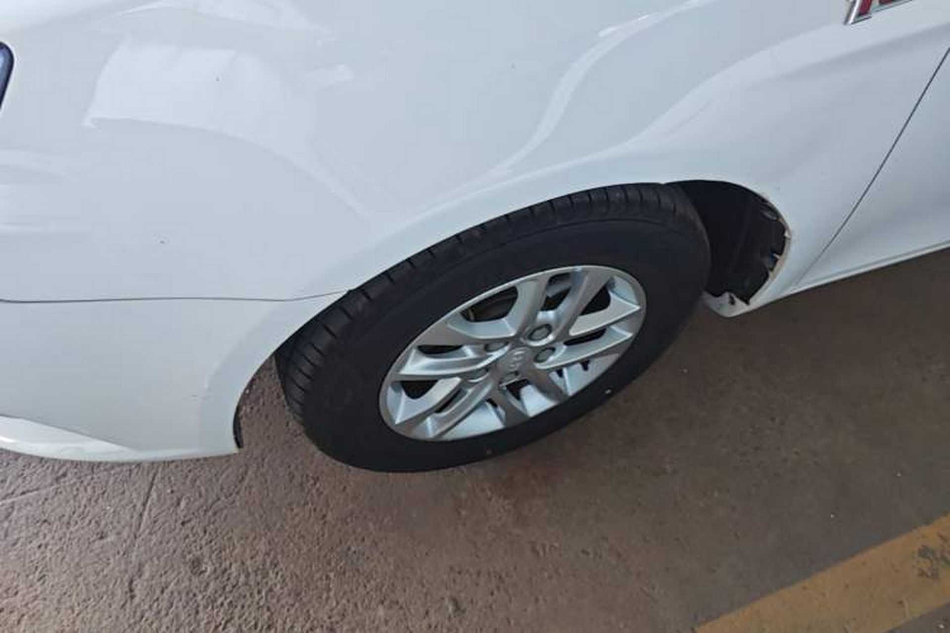 Used Geely Auto Emgrand 2017 Sedan Million Edition 1.5L Manual Luxury Model Left Front Wheel Hub