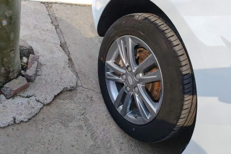 Used Geely Auto Emgrand 2017 Sedan Million Edition 1.5L Manual - Upward Version Left Front Wheel Hub