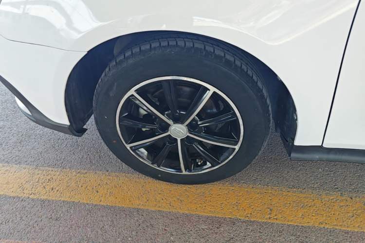 Used Geely Auto Emgrand 2017 Hatchback RS Million Edition 1.5L CVT Upward Version Left Front Wheel Hub