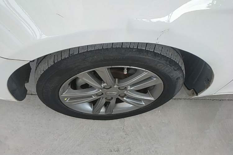 Used Geely Auto Emgrand 2017 Sedan Million Edition 1.5L CVT Upward Version Left Front Wheel Hub