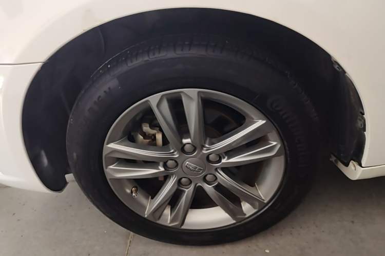 Used Geely Auto Emgrand 2017 Sedan Million Edition 1.5L CVT Upward Version Left Front Wheel Hub