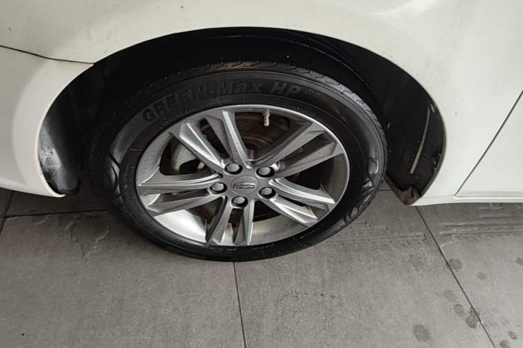 Used Geely Auto Emgrand 2017 Sedan Million Edition 1.5L CVT Upward Version Left Front Wheel Hub