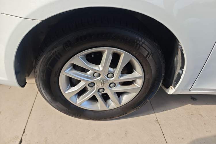 Used Geely Auto Emgrand 2017 Sedan Million Edition 1.5L Manual Luxury Model Left Front Wheel Hub