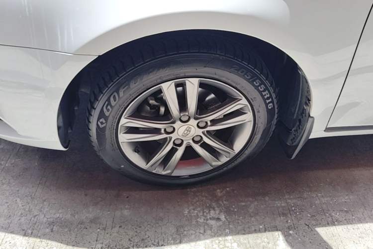 Used Geely Auto Emgrand 2017 Sedan Million Edition 1.5L CVT Upward Version Left Front Wheel Hub