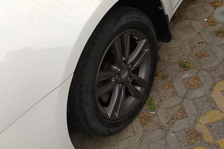 Used Geely Auto Emgrand 2017 Sedan Million Edition 1.5L Manual - Upward Version Left Front Wheel Hub
