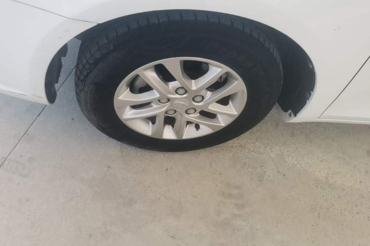 Used Geely Auto Emgrand 2017 Sedan Million Edition 1.5L CVT Luxury Model Left Front Wheel Hub