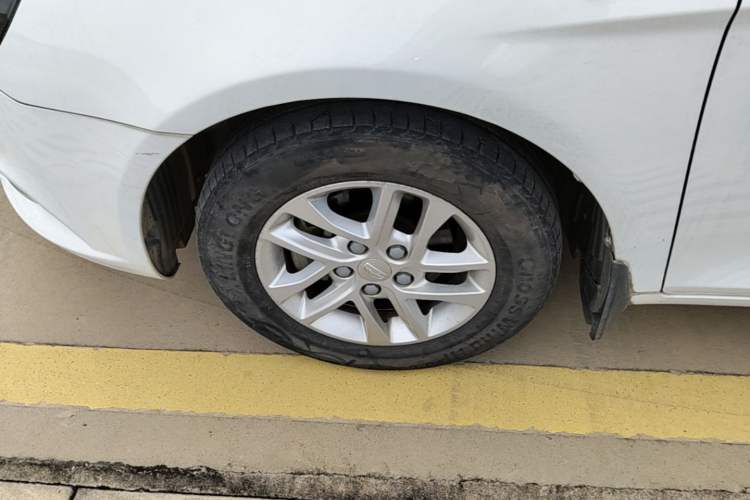 Used Geely Auto Emgrand 2017 Sedan Million Edition 1.5L CVT Luxury Model Left Front Wheel Hub