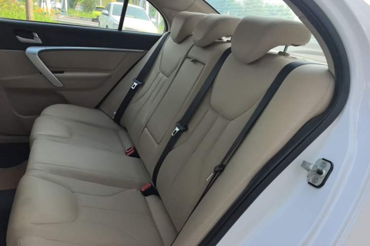 Used Geely Auto Emgrand 2017 Sedan Million Edition 1.5L CVT Luxury Model Left Rear Seat