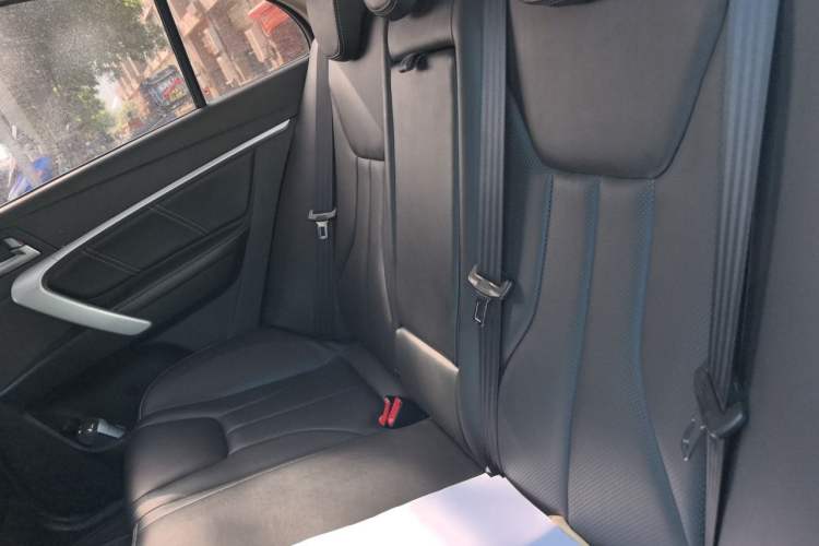 Used Geely Auto Emgrand 2017 Sedan Million Edition 1.5L Manual Upward Connect Version Left Rear Seat