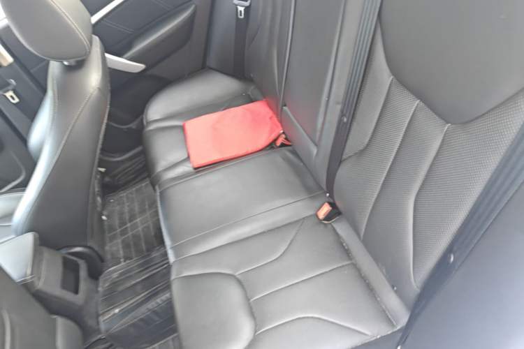 Used Geely Auto Emgrand 2017 Sedan Million Edition 1.5L Manual Upward Connect Version Left Rear Seat