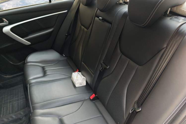 Used Geely Auto Emgrand 2017 Sedan Million Edition 1.5L CVT Upward Version Left Rear Seat