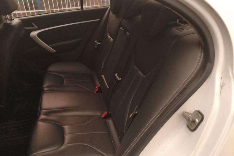 Used Geely Auto Emgrand 2017 Sedan Million Edition 1.5L Manual Upward Connect Version Left Rear Seat