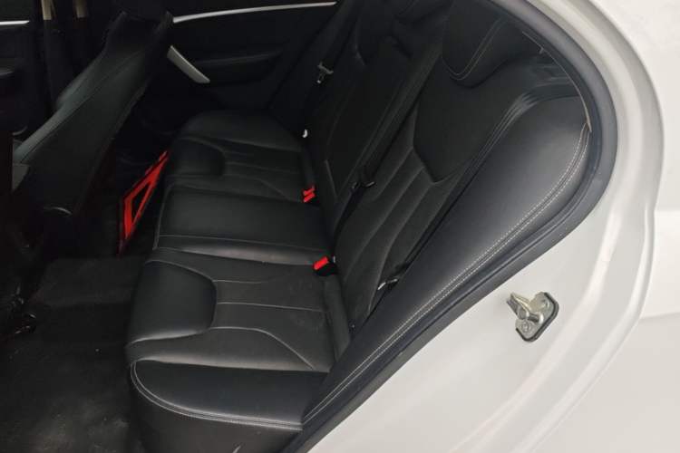 Used Geely Auto Emgrand 2017 Sedan Million Edition 1.5L Manual Upward Connect Version Left Rear Seat