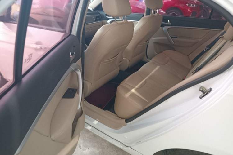 Used Geely Auto Emgrand 2017 Sedan Million Edition 1.5L CVT Luxury Model Left Rear Seat