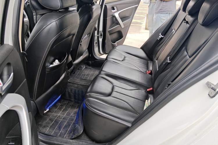 Used Geely Auto Emgrand 2017 Sedan Million Edition 1.5L CVT Upward Version Left Rear Seat