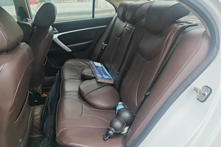 Used Geely Auto Emgrand 2017 Sedan Million Edition 1.5L Manual Upward Connect Version Left Rear Seat