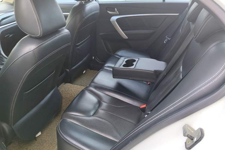 Used Geely Auto Emgrand 2017 Sedan Million Edition 1.5L CVT Upward Version Left Rear Seat