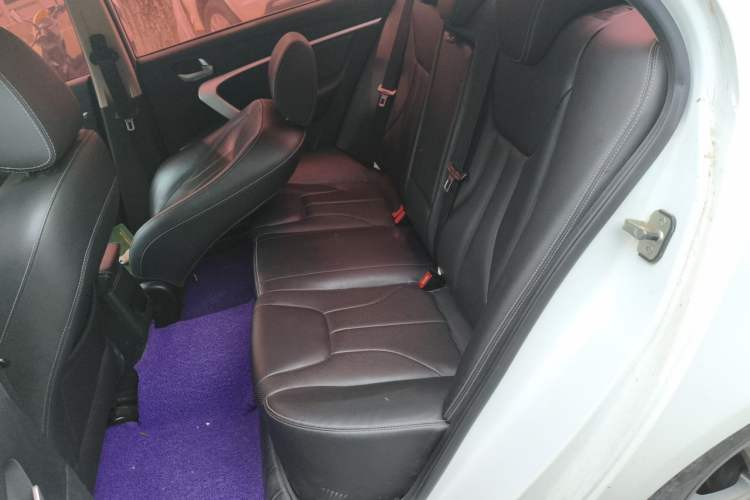 Used Geely Auto Emgrand 2017 Sedan Million Edition 1.5L Manual Upward Connect Version Left Rear Seat