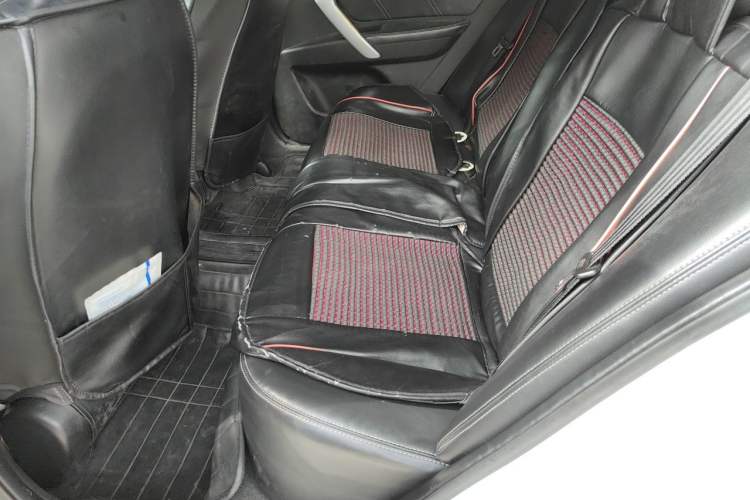 Used Geely Auto Emgrand 2017 Sedan Million Edition 1.5L CVT Upward Version Left Rear Seat