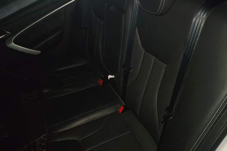 Used Geely Auto Emgrand 2017 Sedan Million Edition 1.5L CVT Upward Version Left Rear Seat