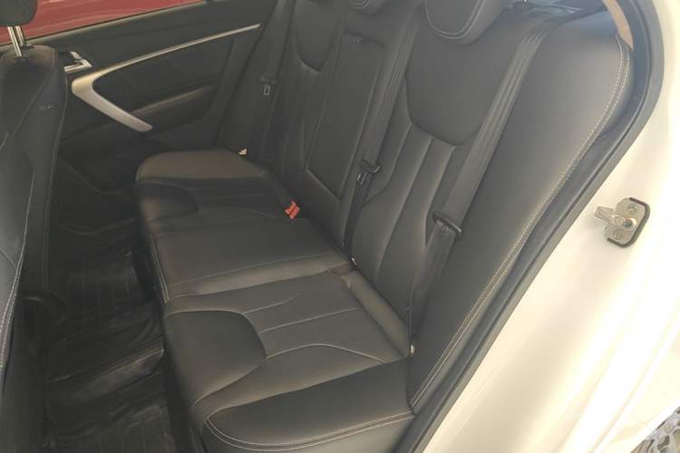 Used Geely Auto Emgrand 2017 Sedan Million Edition 1.5L Manual Upward Connect Version Left Rear Seat