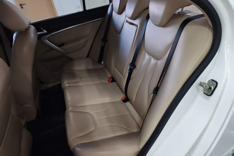 Used Geely Auto Emgrand 2017 Sedan Million Edition 1.5L Manual Luxury Model Left Rear Seat