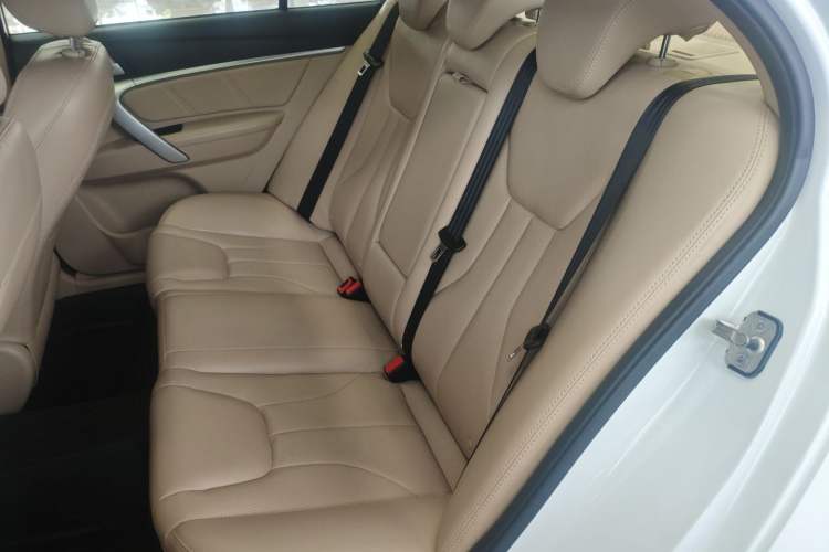 Used Geely Auto Emgrand 2017 Sedan Million Edition 1.5L Manual Luxury Model Left Rear Seat