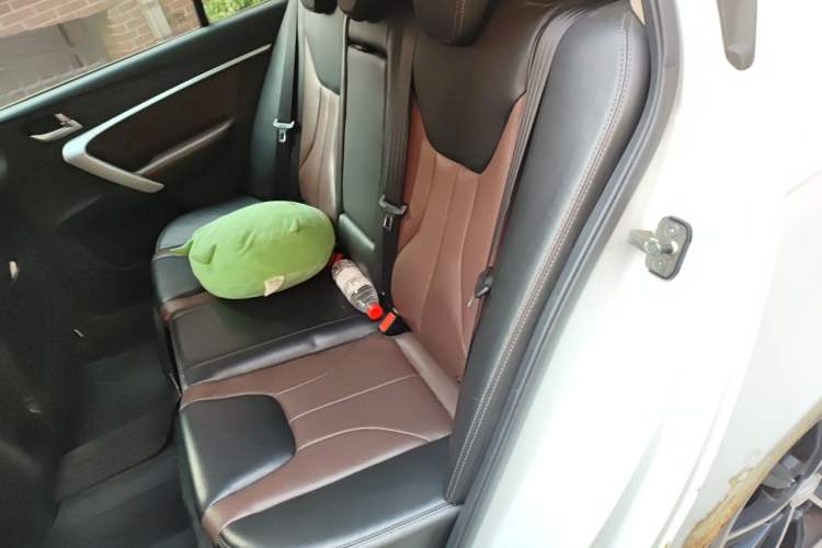 Used Geely Auto Emgrand 2017 Hatchback RS Million Edition 1.5L CVT Upward Version Left Rear Seat