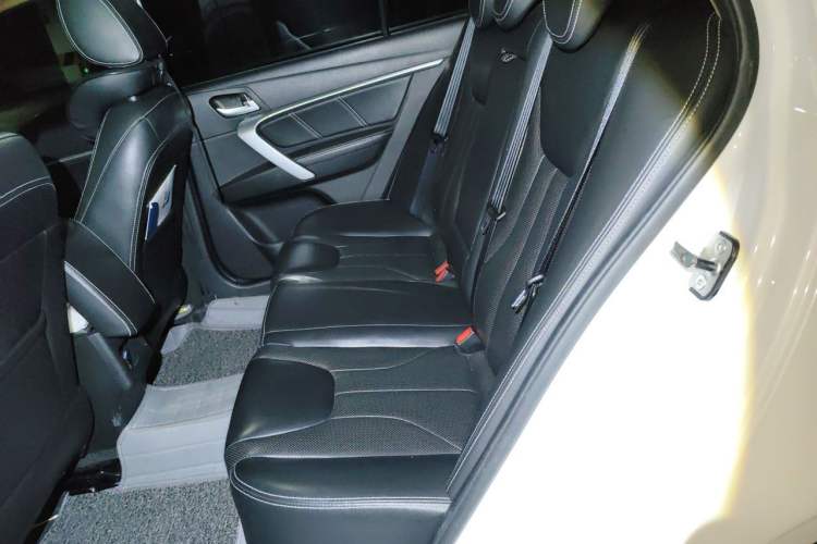 Used Geely Auto Emgrand 2017 Sedan Million Edition 1.5L CVT Upward Version Left Rear Seat