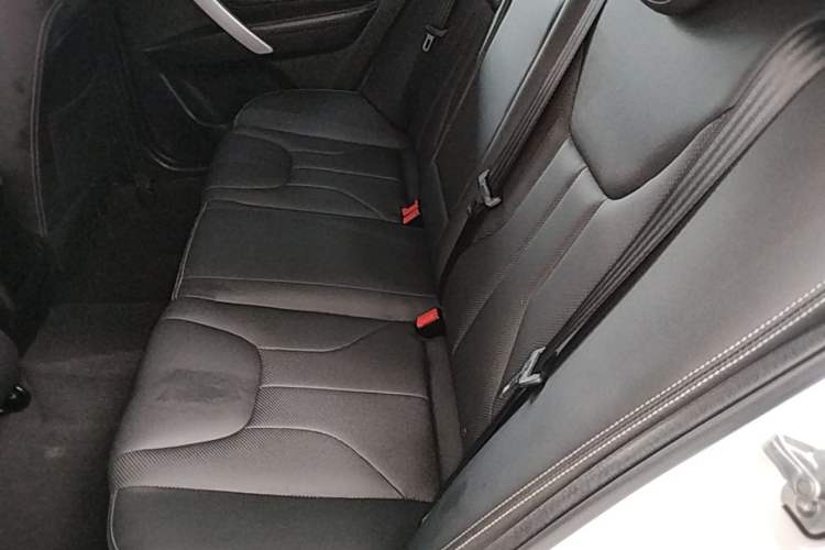 Used Geely Auto Emgrand 2017 Sedan Million Edition 1.5L Manual Upward Connect Version Left Rear Seat
