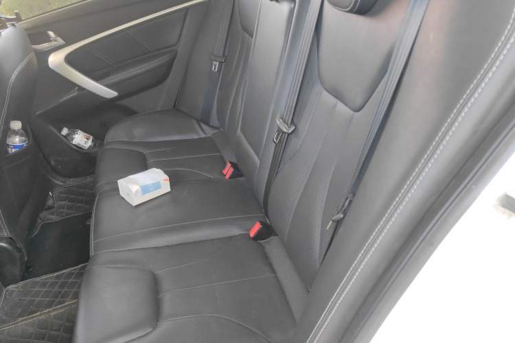 Used Geely Auto Emgrand 2017 Sedan Million Edition 1.5L Manual Upward Connect Version Left Rear Seat