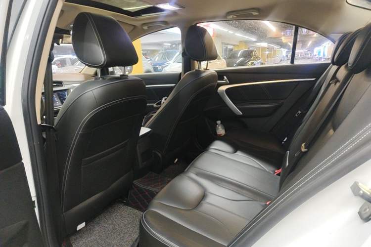Used Geely Auto Emgrand 2017 Sedan Million Edition 1.5L Manual Upward Connect Version Left Rear Seat