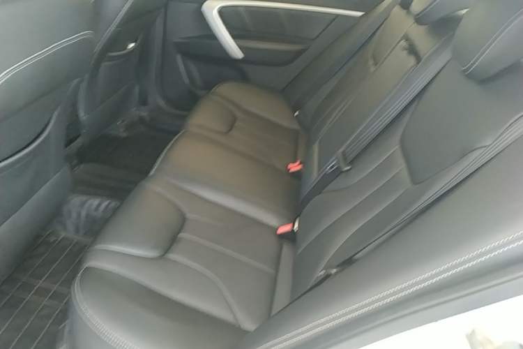 Used Geely Auto Emgrand 2017 Sedan Million Edition 1.5L CVT Upward Version Left Rear Seat
