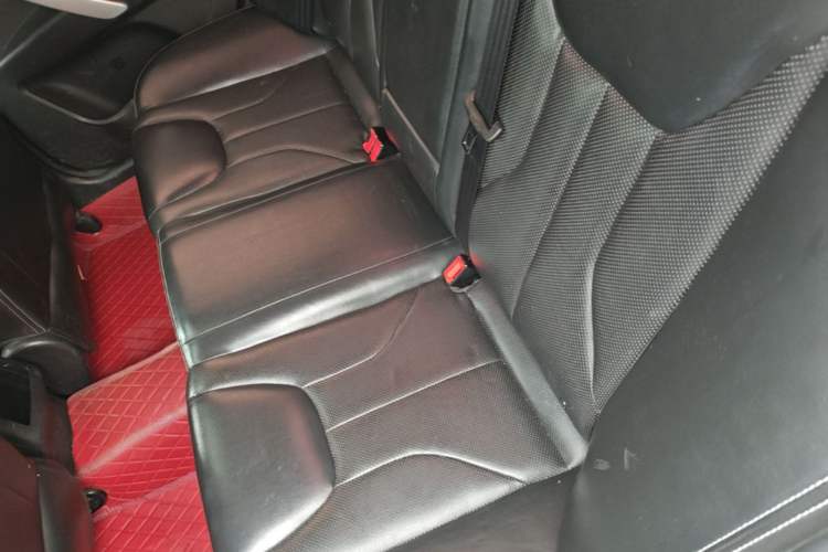 Used Geely Auto Emgrand 2017 Sedan Million Edition 1.5L CVT Upward Version Left Rear Seat