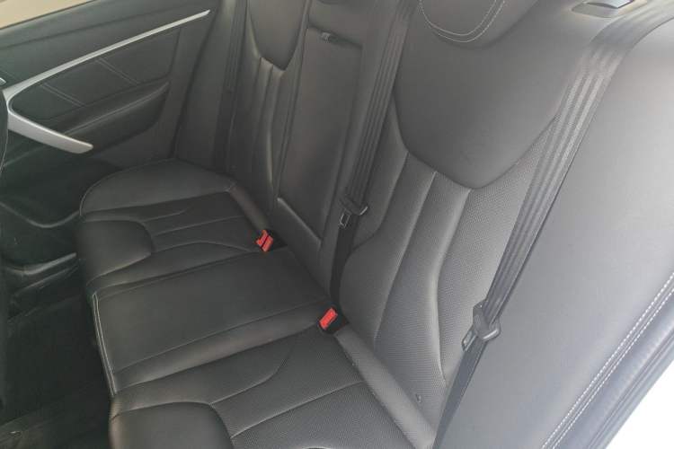 Used Geely Auto Emgrand 2017 Sedan Million Edition 1.5L CVT Upward Connectivity Version Left Rear Seat
