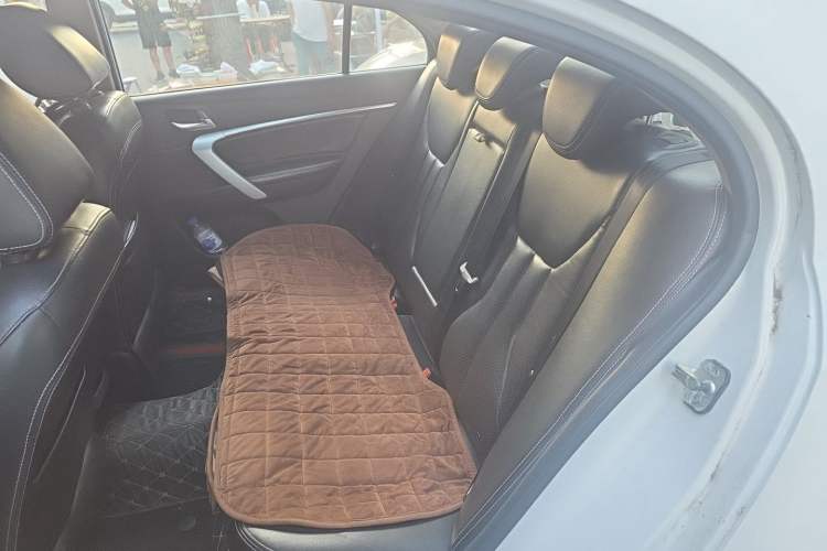 Used Geely Auto Emgrand 2017 Sedan Million Edition 1.5L CVT Upward Version Left Rear Seat