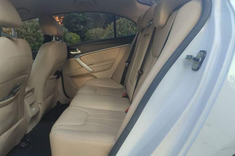 Used Geely Auto Emgrand 2017 Sedan Million Edition 1.5L Manual Luxury Model Left Rear Seat