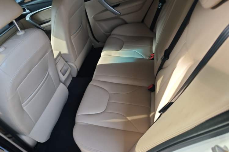 Used Geely Auto Emgrand 2017 Sedan Million Edition 1.5L Manual Luxury Model Left Rear Seat