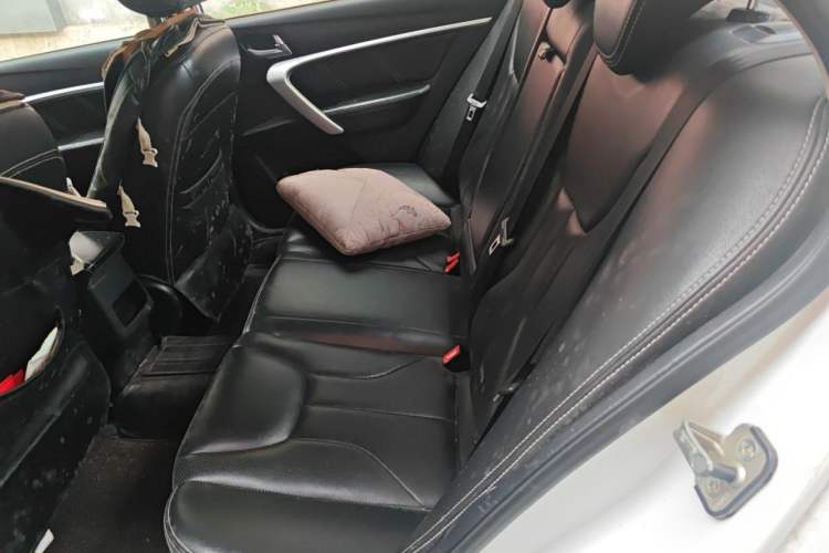 Used Geely Auto Emgrand 2017 Sedan Million Edition 1.5L CVT Upward Version Left Rear Seat