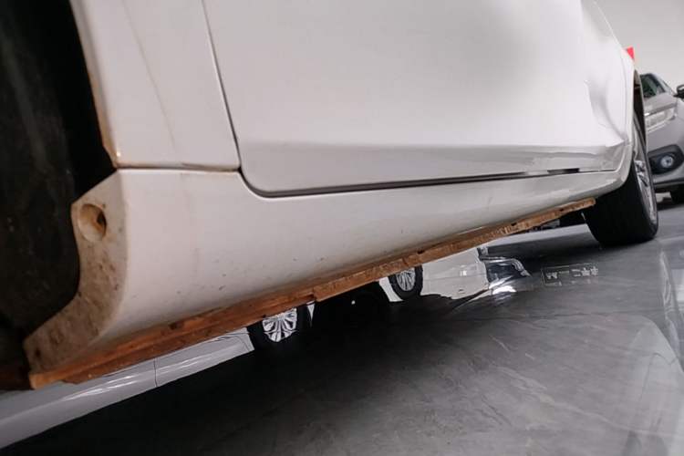 Used Geely Auto Emgrand 2017 Sedan Million Edition 1.5L Manual Upward Connect Version Left Side Sill