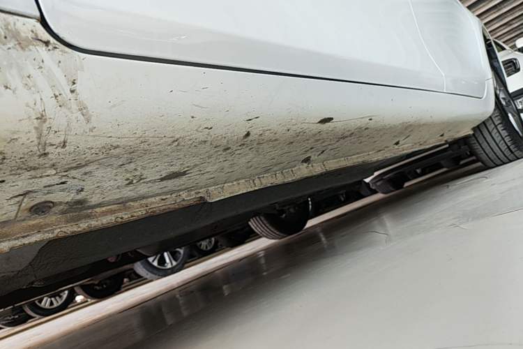 Used Geely Auto Emgrand 2017 Sedan Million Edition 1.5L Manual - Upward Version Left Side Sill