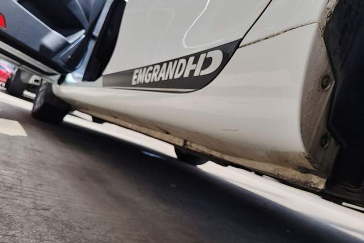 Used Geely Auto Emgrand 2017 Sedan Million Edition 1.5L CVT Upward Version Left Side Sill