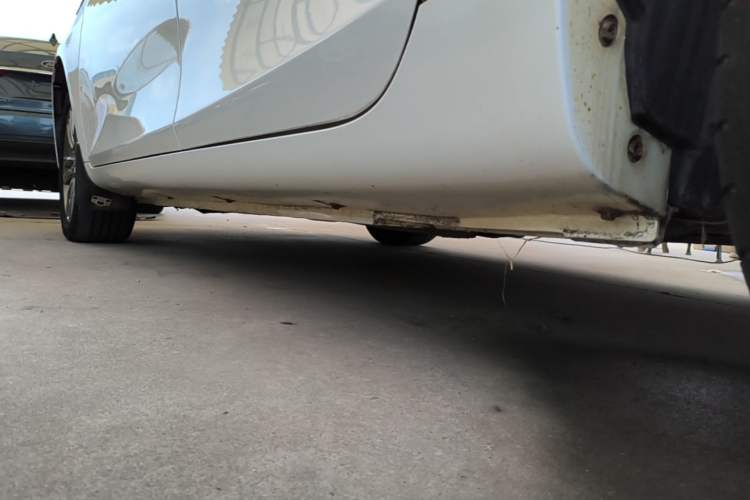 Used Geely Auto Emgrand 2017 Sedan Million Edition 1.5L Manual - Upward Version Left Side Sill